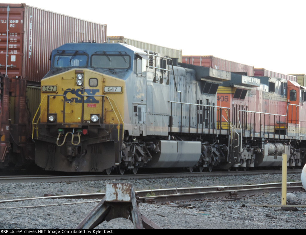 CSX 547 on B725 